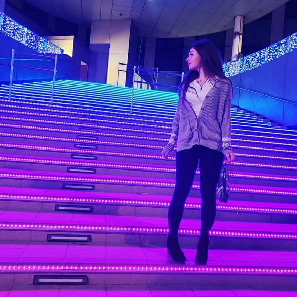 Meet your Posher, Elizabeth - Picture 1 of 1